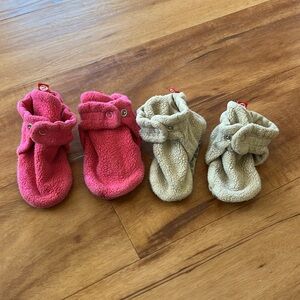 Set of 2 Zutano booties 18 months